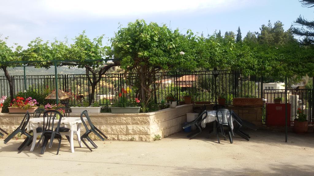 Rosary Sister Guest House Ein Karem เยรูซาเลม ภายนอก รูปภาพ