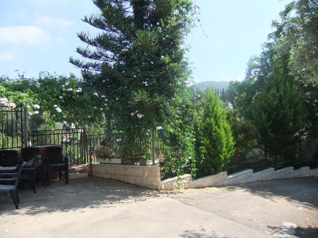 Rosary Sister Guest House Ein Karem เยรูซาเลม ภายนอก รูปภาพ