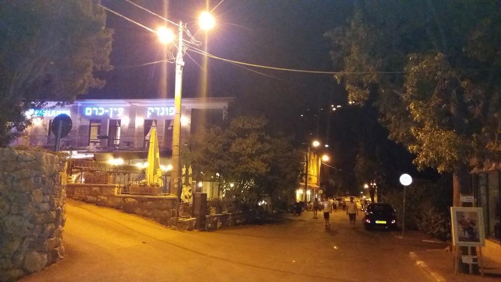 Rosary Sister Guest House Ein Karem เยรูซาเลม ภายนอก รูปภาพ