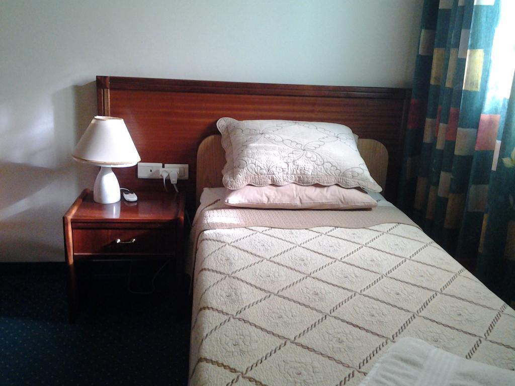 Rosary Sister Guest House Ein Karem เยรูซาเลม ภายนอก รูปภาพ