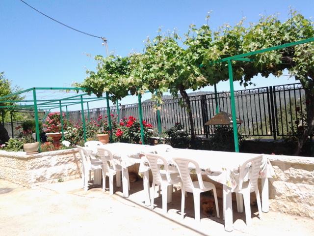 Rosary Sister Guest House Ein Karem เยรูซาเลม ภายนอก รูปภาพ