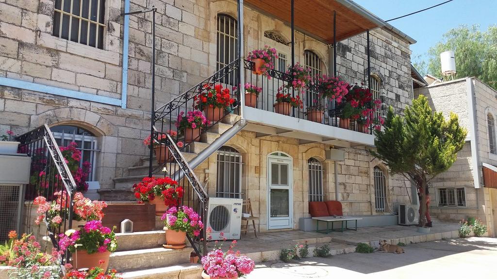 Rosary Sister Guest House Ein Karem เยรูซาเลม ภายนอก รูปภาพ